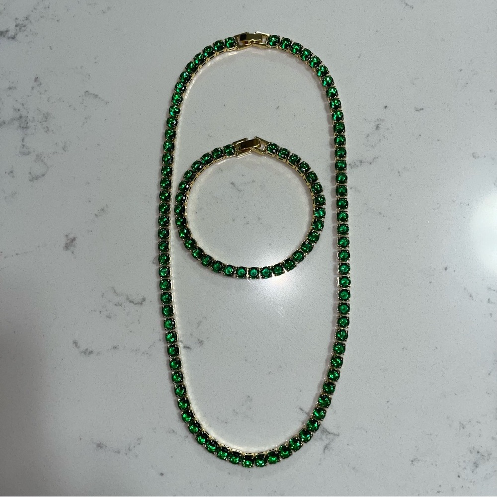 Elegant Green Gemstone Necklace and Bracelet Set